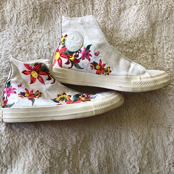 Converse - Picture 1 of 1